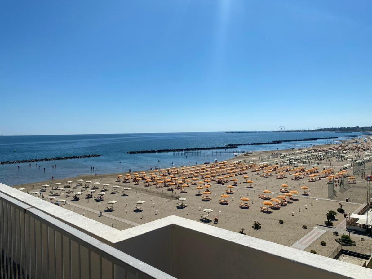 Hotel Adriatica sul Mare Rimini Esterno foto