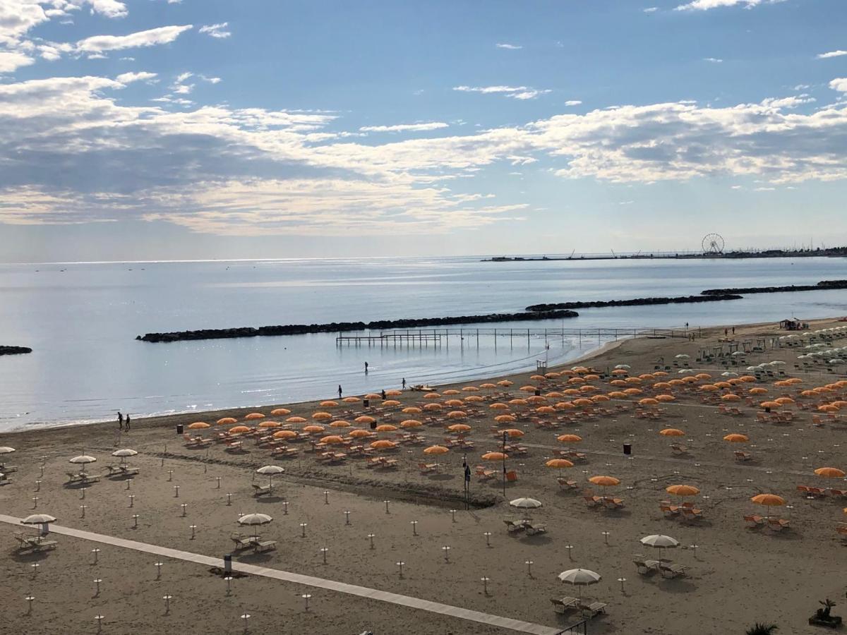 Hotel Adriatica sul Mare Rimini Esterno foto