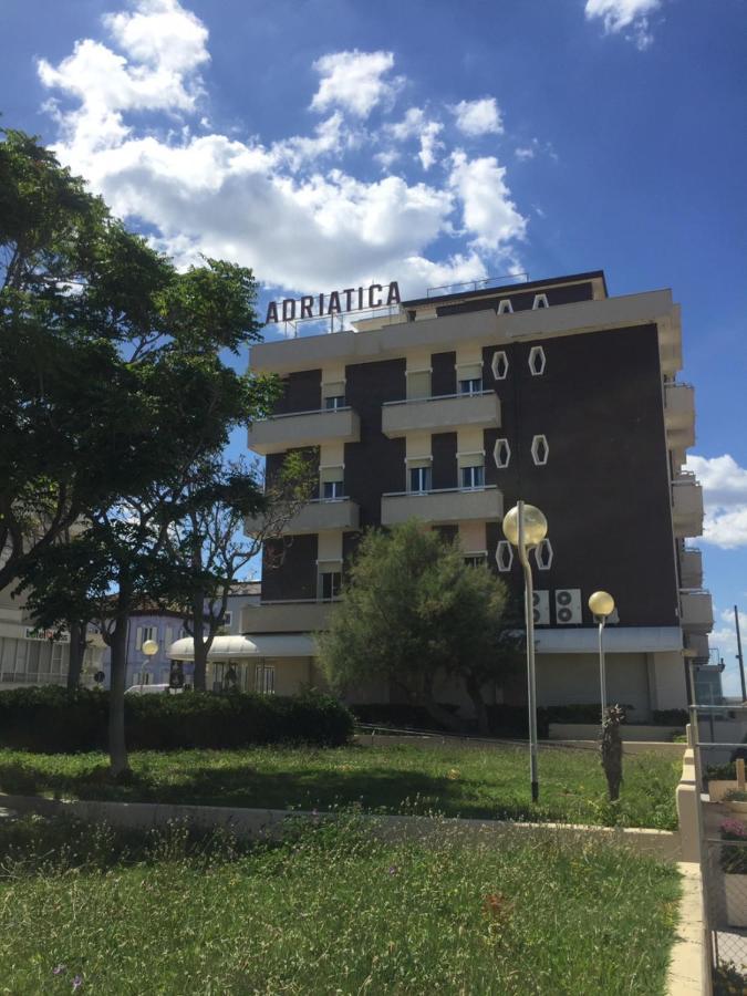 Hotel Adriatica sul Mare Rimini Esterno foto