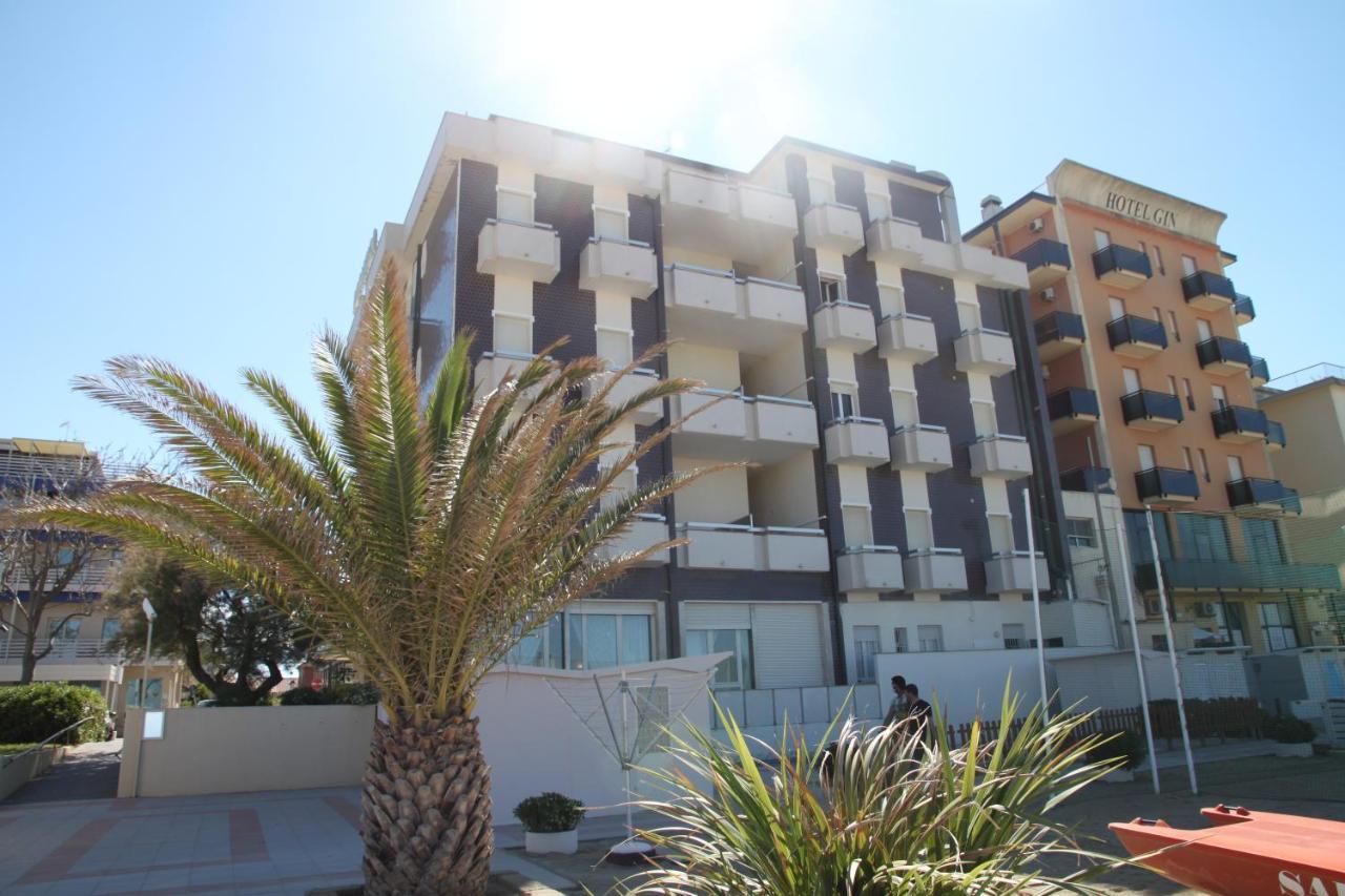 Hotel Adriatica sul Mare Rimini Esterno foto