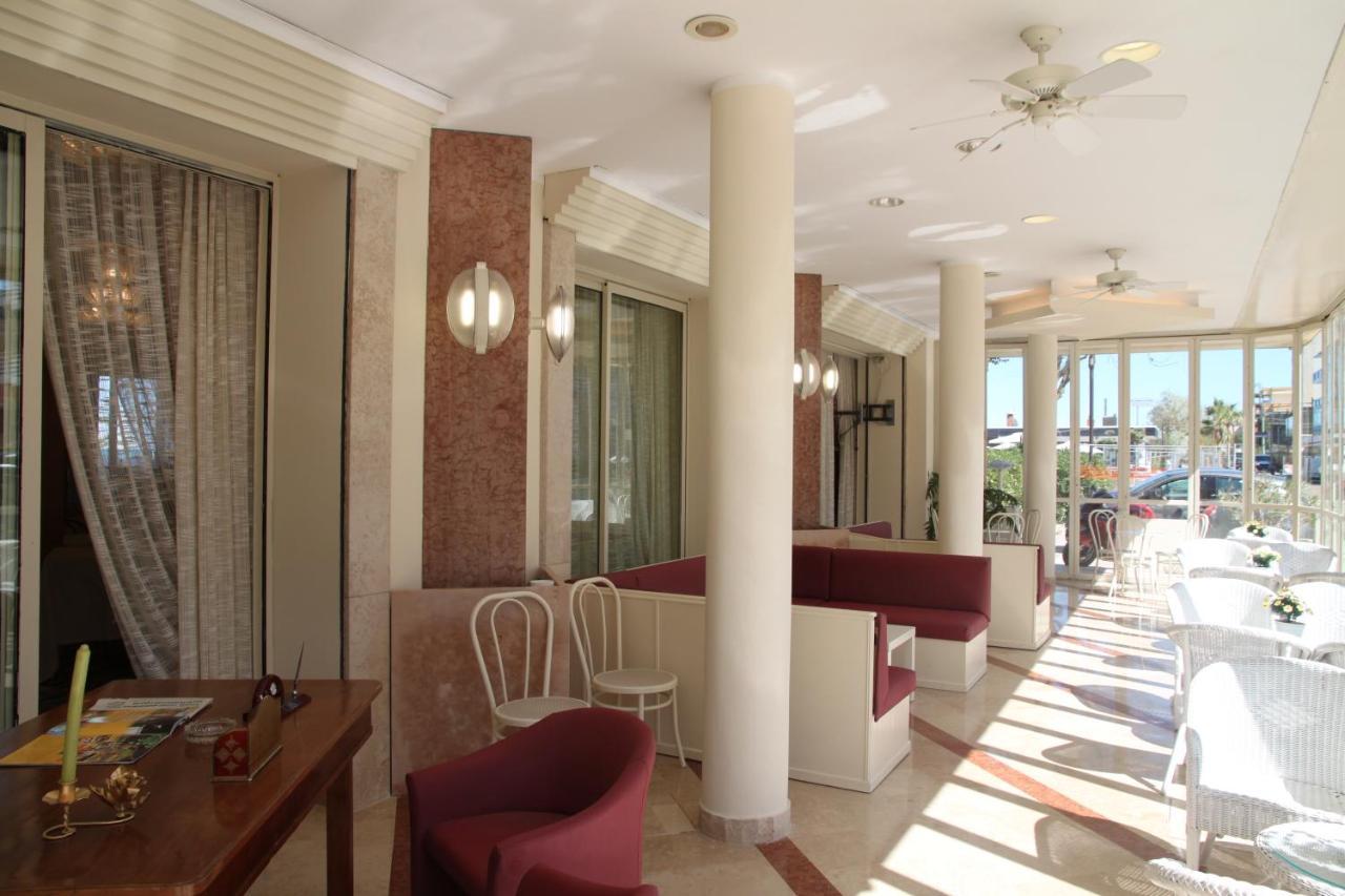 Hotel Adriatica sul Mare Rimini Esterno foto