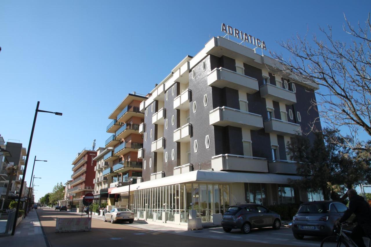 Hotel Adriatica sul Mare Rimini Esterno foto
