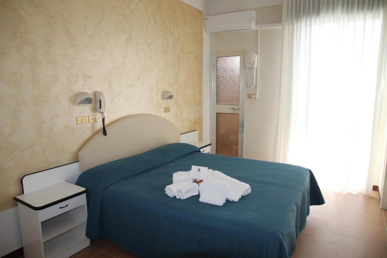 Hotel Adriatica sul Mare Rimini Esterno foto