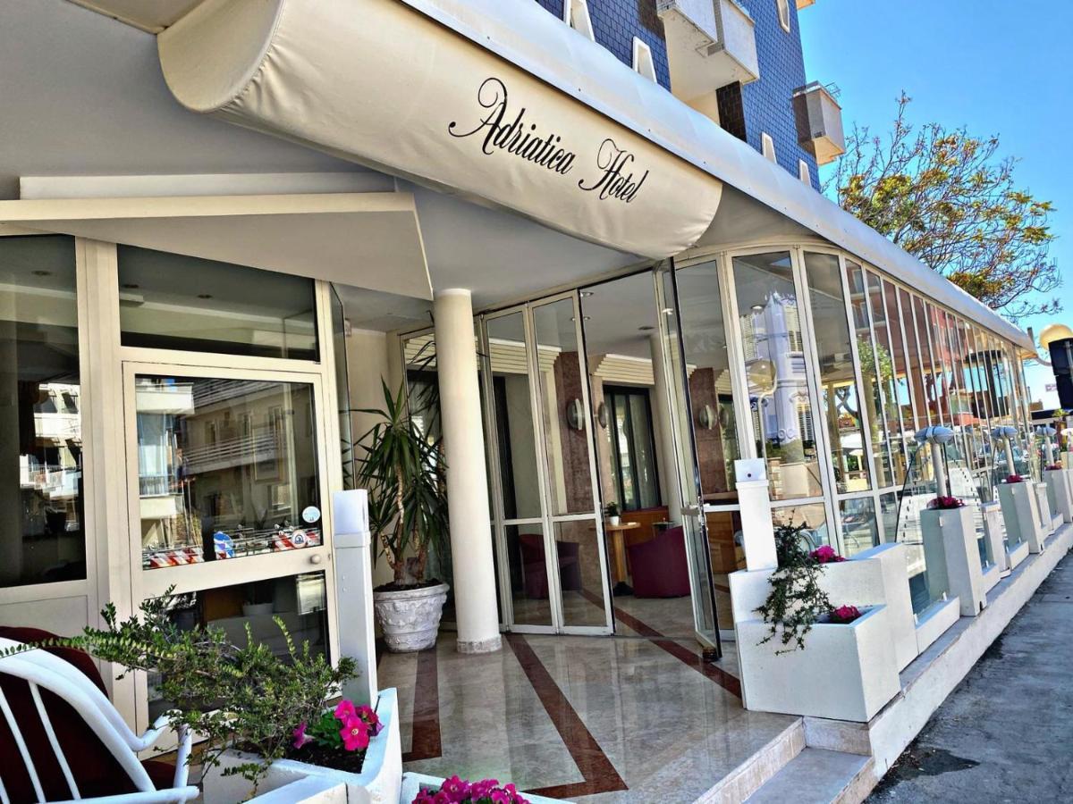 Hotel Adriatica sul Mare Rimini Esterno foto