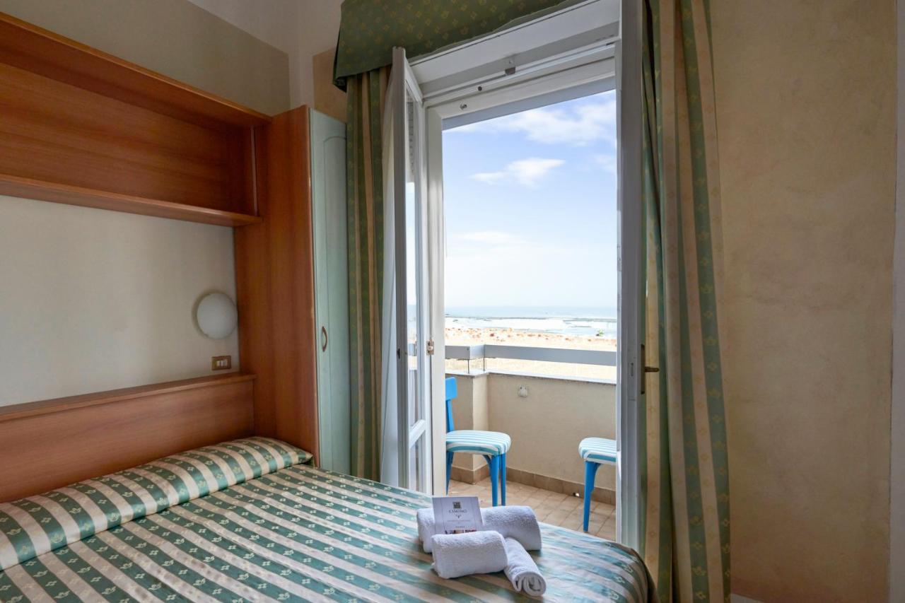 Hotel Adriatica sul Mare Rimini Esterno foto