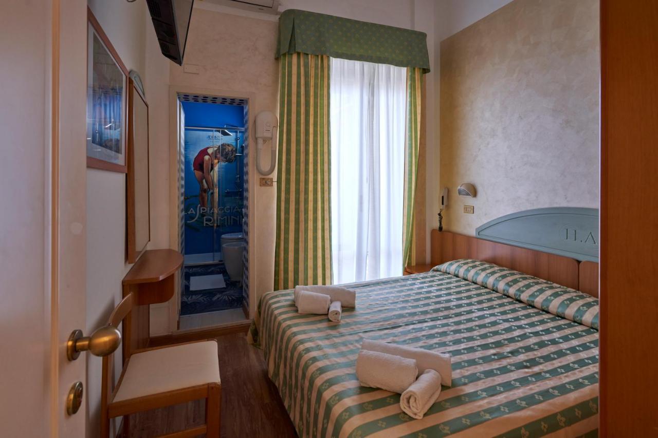 Hotel Adriatica sul Mare Rimini Esterno foto