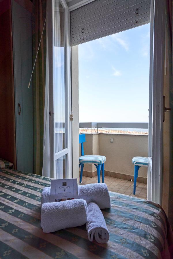 Hotel Adriatica sul Mare Rimini Esterno foto
