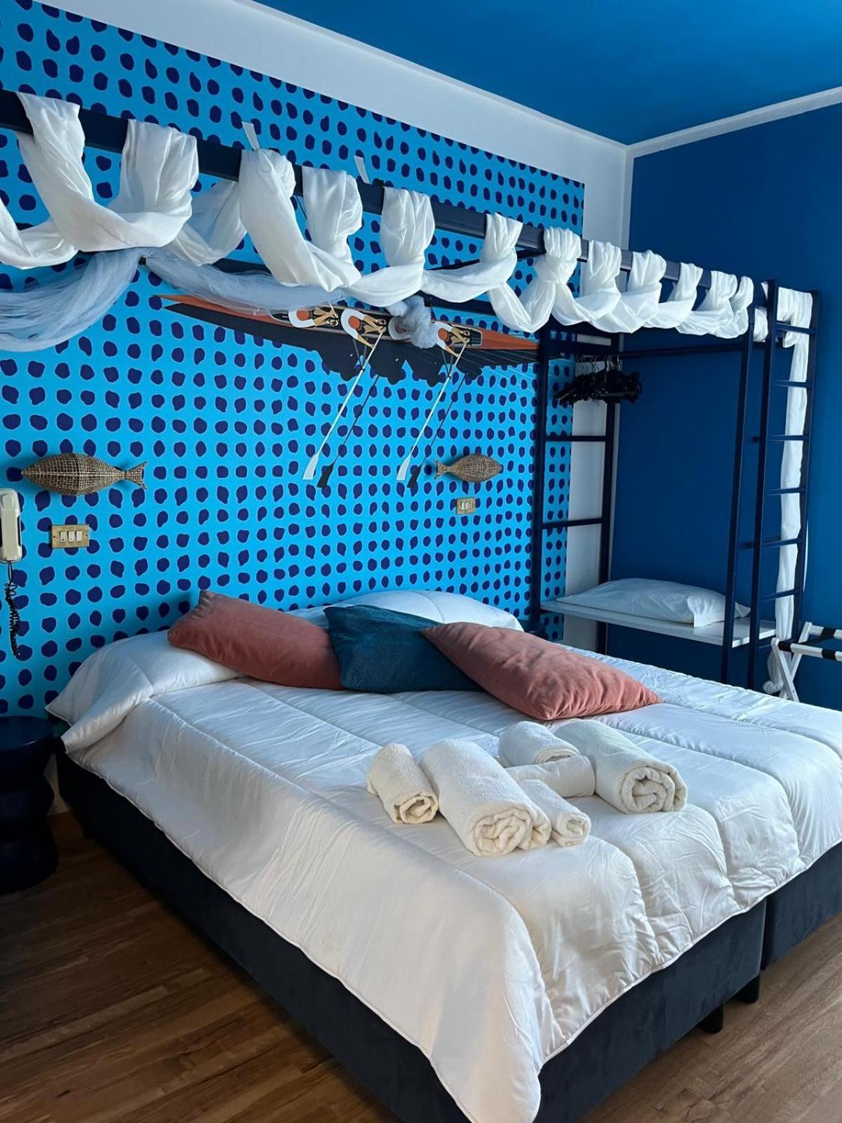 Hotel Adriatica sul Mare Rimini Esterno foto