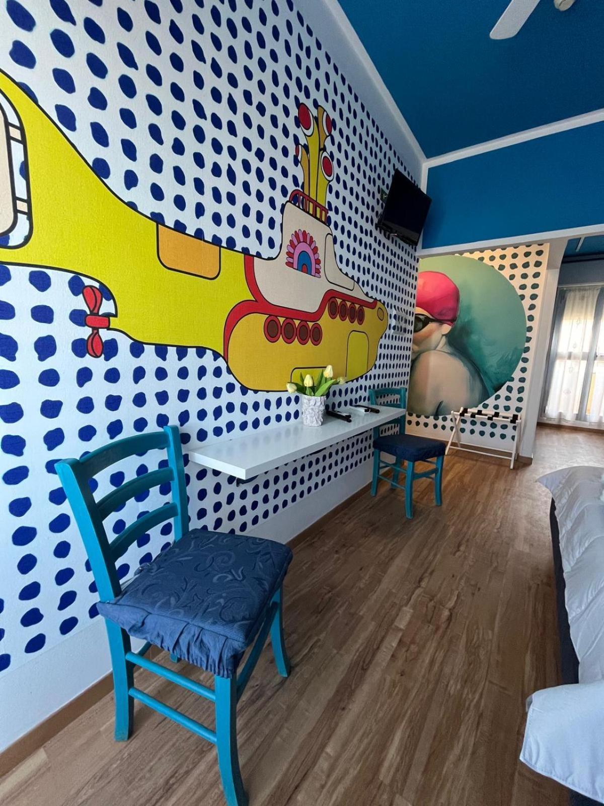 Hotel Adriatica sul Mare Rimini Esterno foto