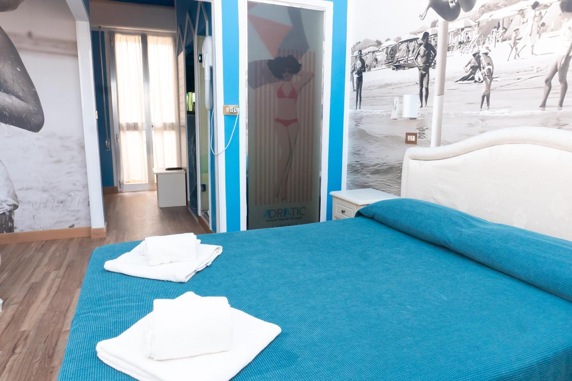Hotel Adriatica sul Mare Rimini Esterno foto
