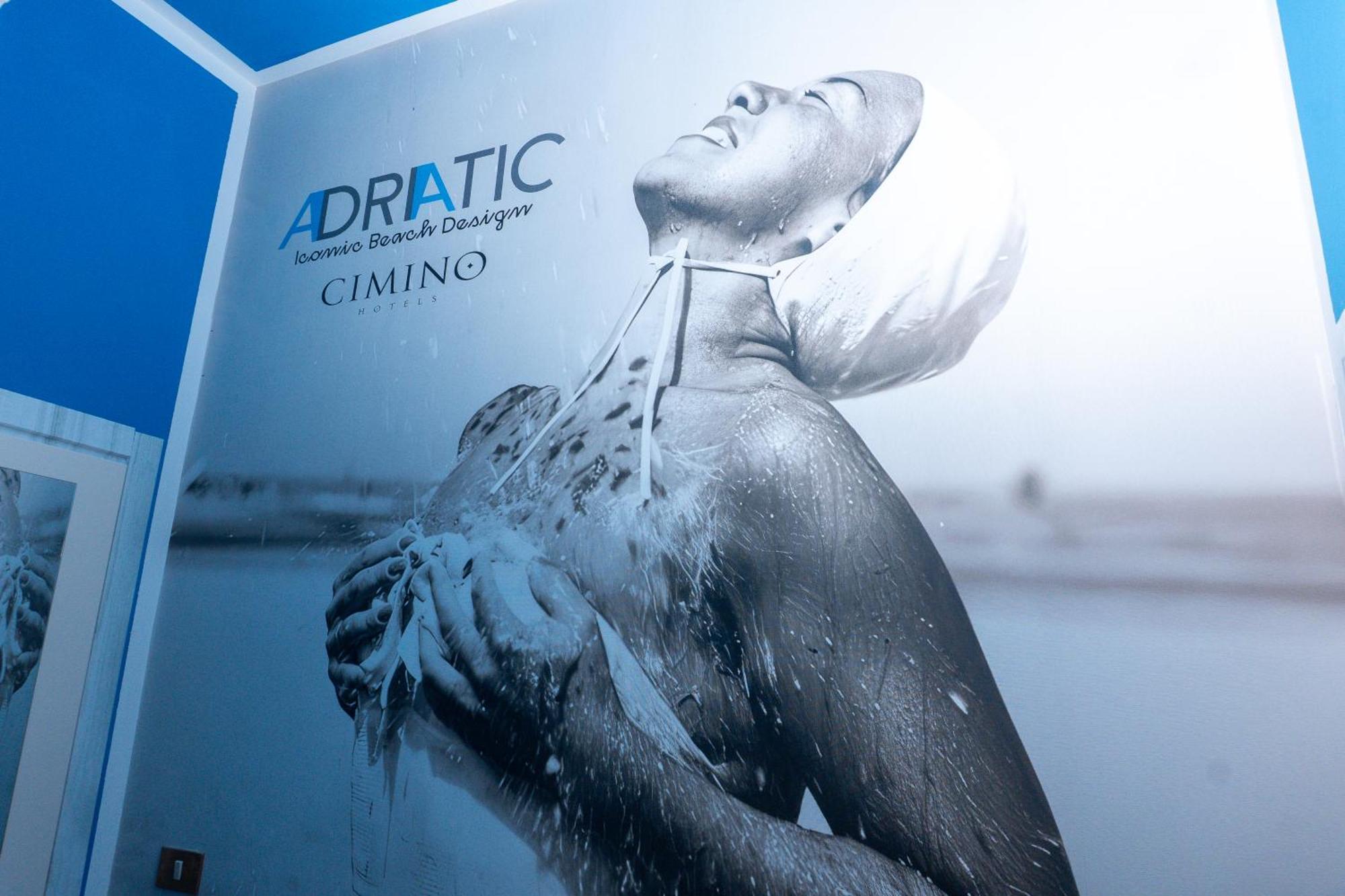Hotel Adriatica sul Mare Rimini Esterno foto