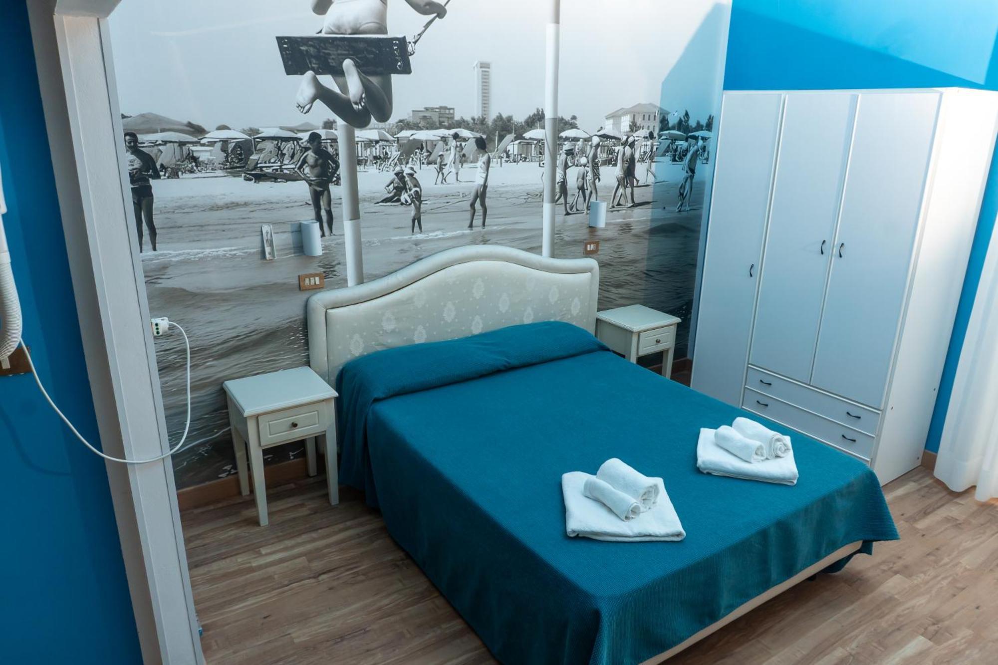 Hotel Adriatica sul Mare Rimini Esterno foto