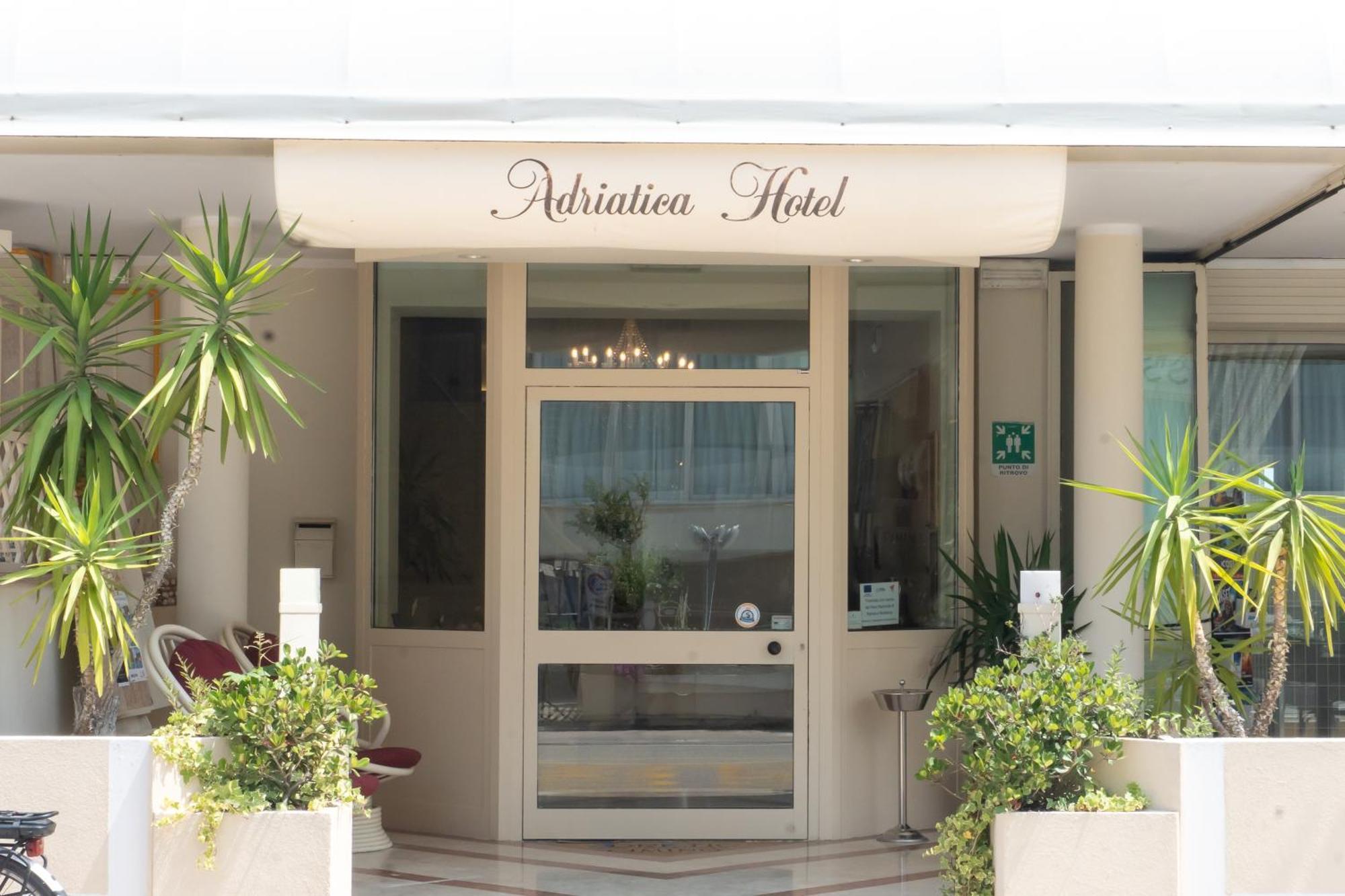 Hotel Adriatica sul Mare Rimini Esterno foto