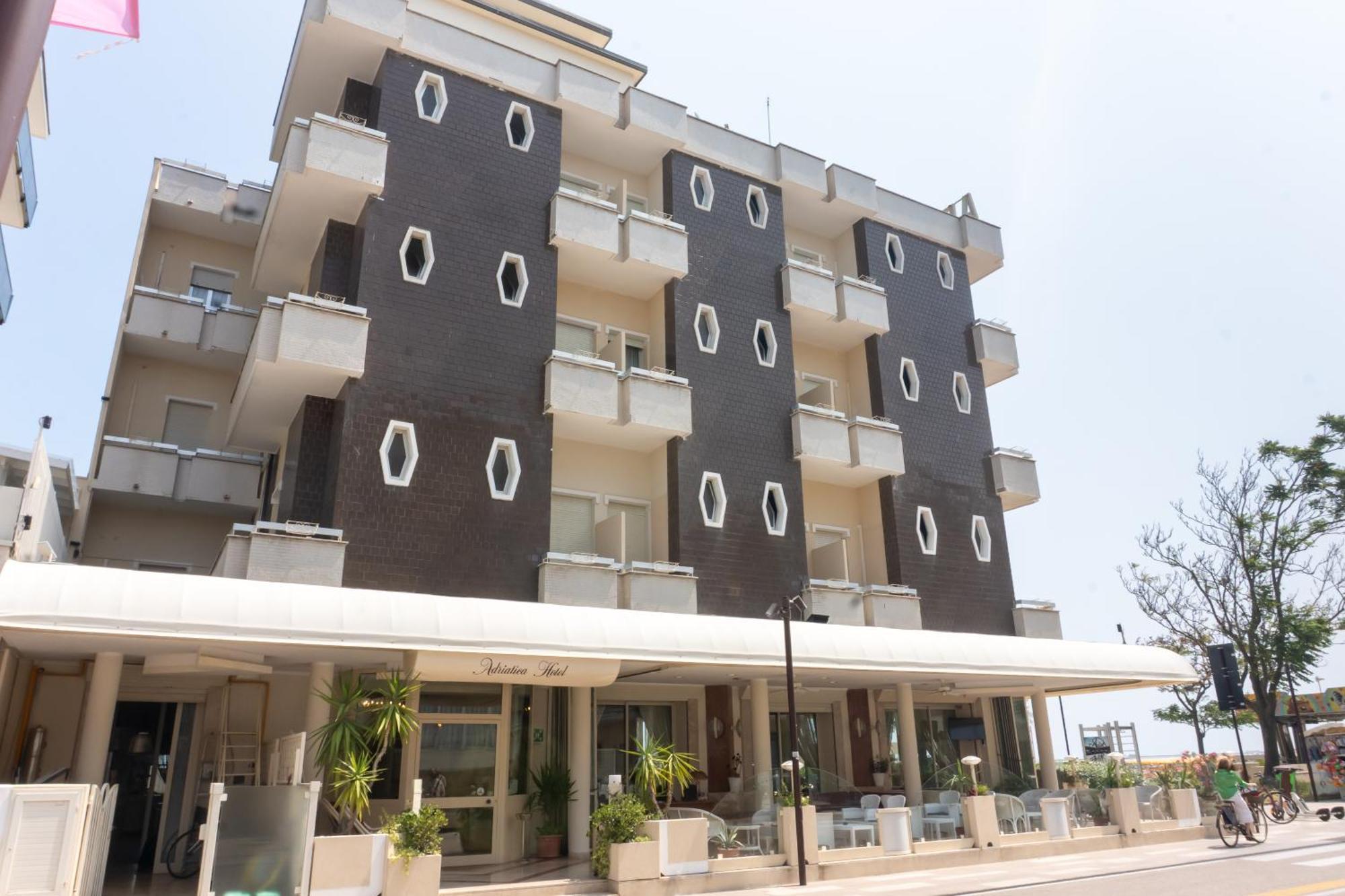 Hotel Adriatica sul Mare Rimini Esterno foto